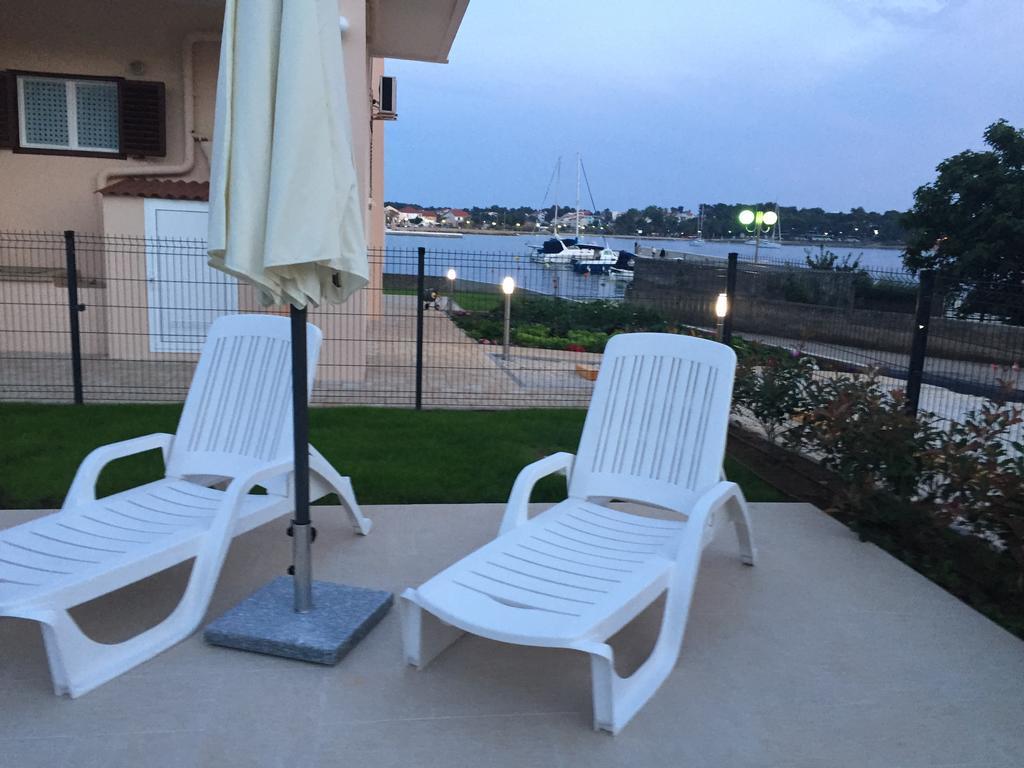 Guest House Punta Grzan ペトルチャネ エクステリア 写真